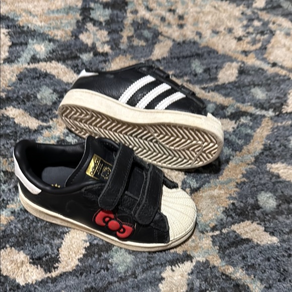 Adidas Hello Kitty x Superstar 50th Anniversary kids